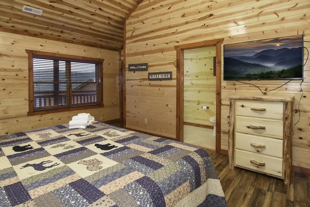 SmokyStays Indoor Heated Pool Cabin