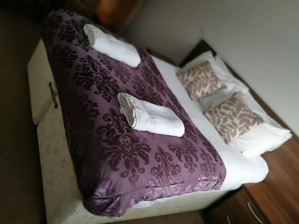 Barley Sheaf, Old Bridge Street EN SUITE ROOMS, ROOM ONLY