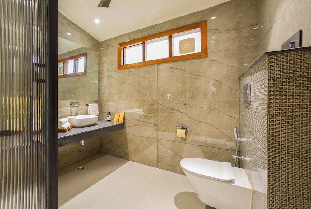 ELIVAAS Varsha Greens 4 BHK with Pool