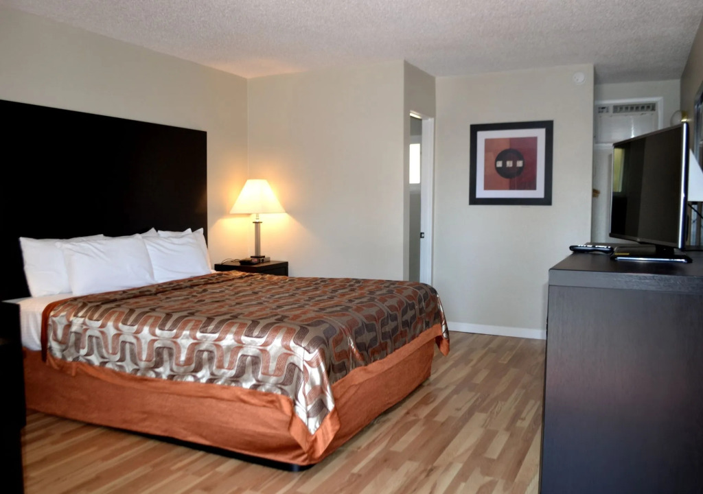 Thunderbird Lodge