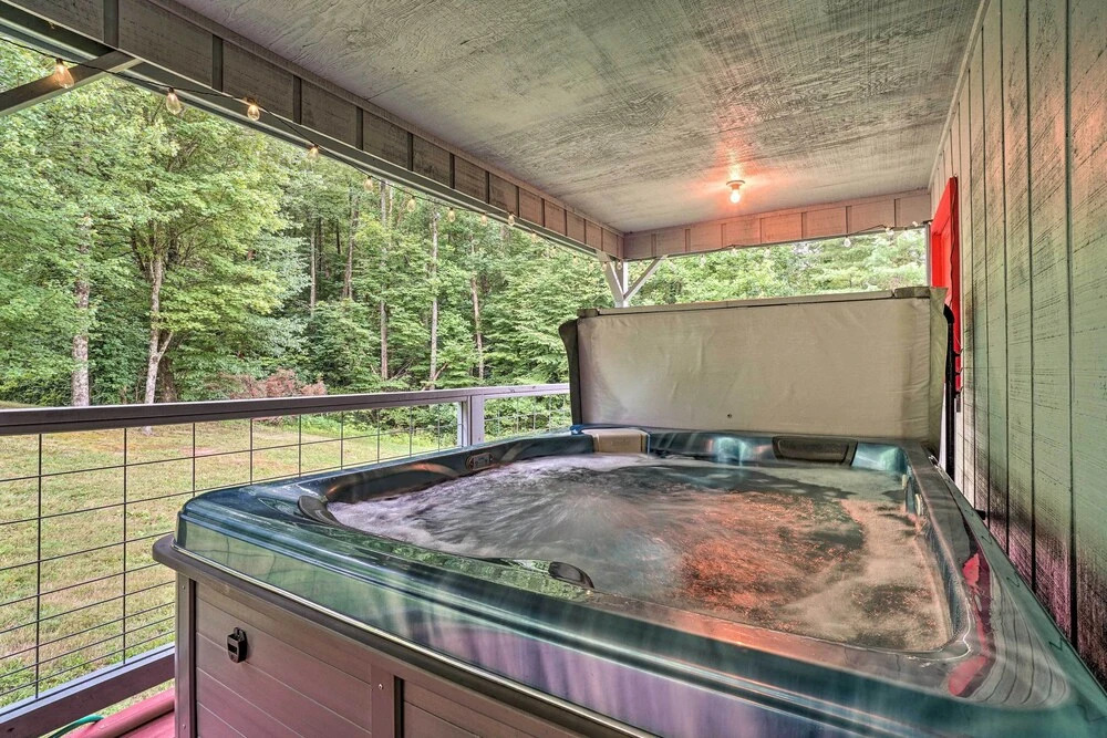 Hot Tub & Fire Pit: Pet-friendly Clayton Escape!