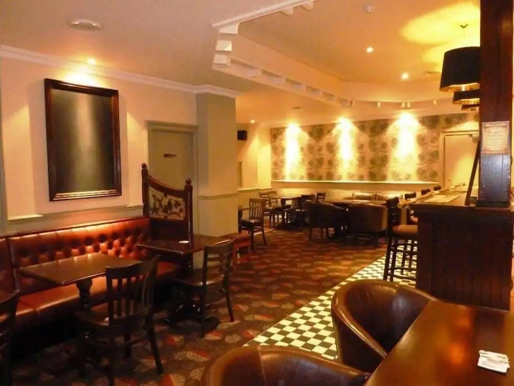 Neidpath Inn