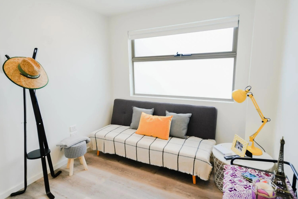 U201 Brunswick Living Top floor Balcony Close to APT and CBD Free Wifi Tram at Doorstep