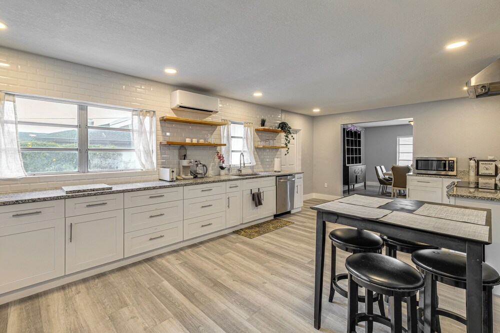 Legoland & Lakes Pool Home Pet Friendly