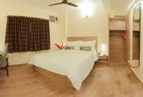 Emerald Suites