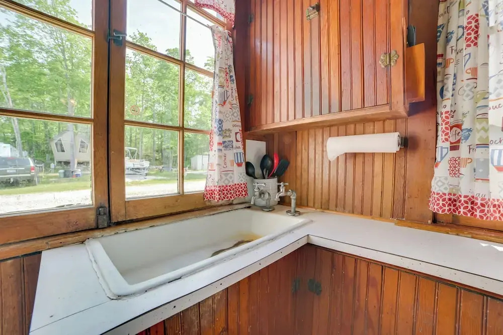 Boat, Paddle & Swim! Lakefront Cabin in Cedarville