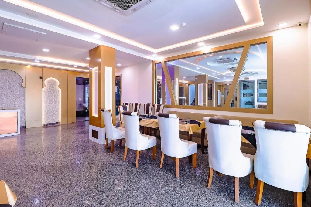 FabHotel Swess Grand
