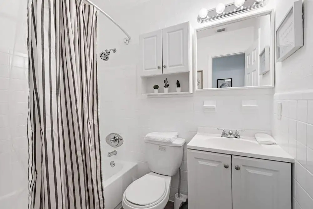 Stylish 2 BR Condo - Free Parking on Premises
