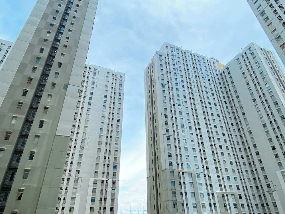 Stunning and Comfy Studio at Green Bay Pluit Apartment
