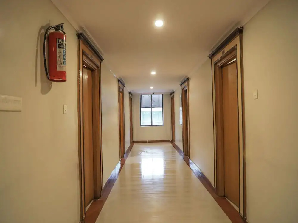 OYO 15752 KBR Residency