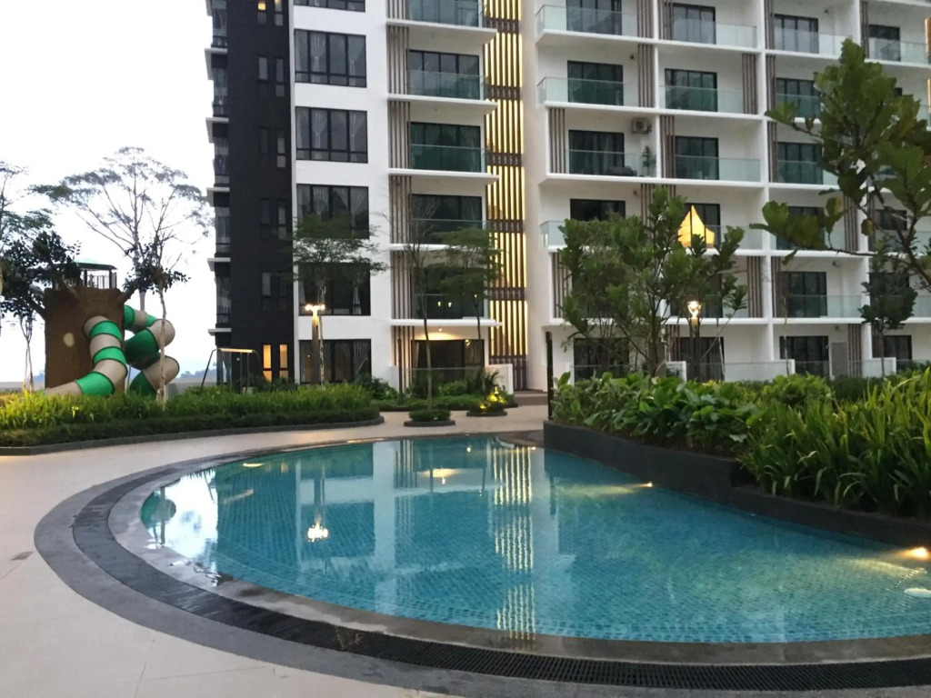 12pax Golden Shine Homestay @Midhills Genting