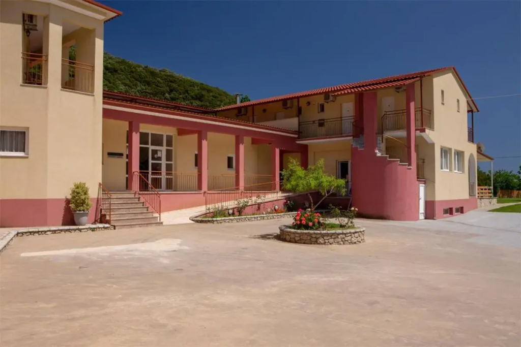 Menes Hotel