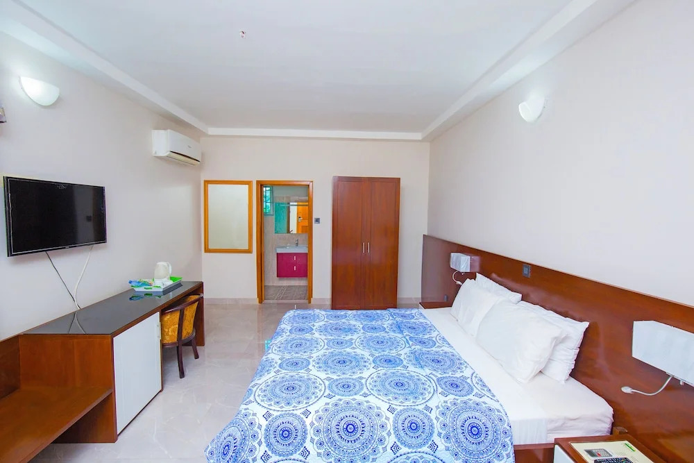 Monarch Hotel