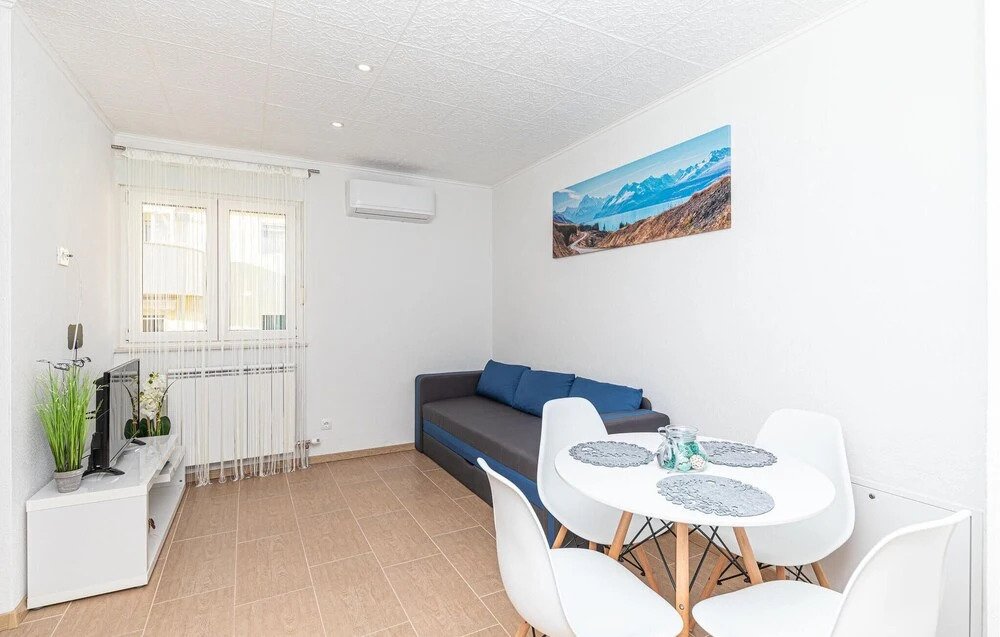 Amazing Apartment in Kastel Luksic With 1 Bedrooms and Wifi
