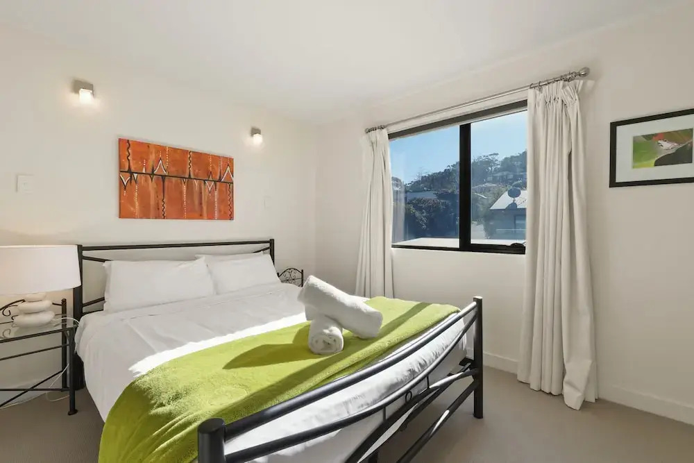 Waterfront Home - Gorgeous Views - 2 Bed