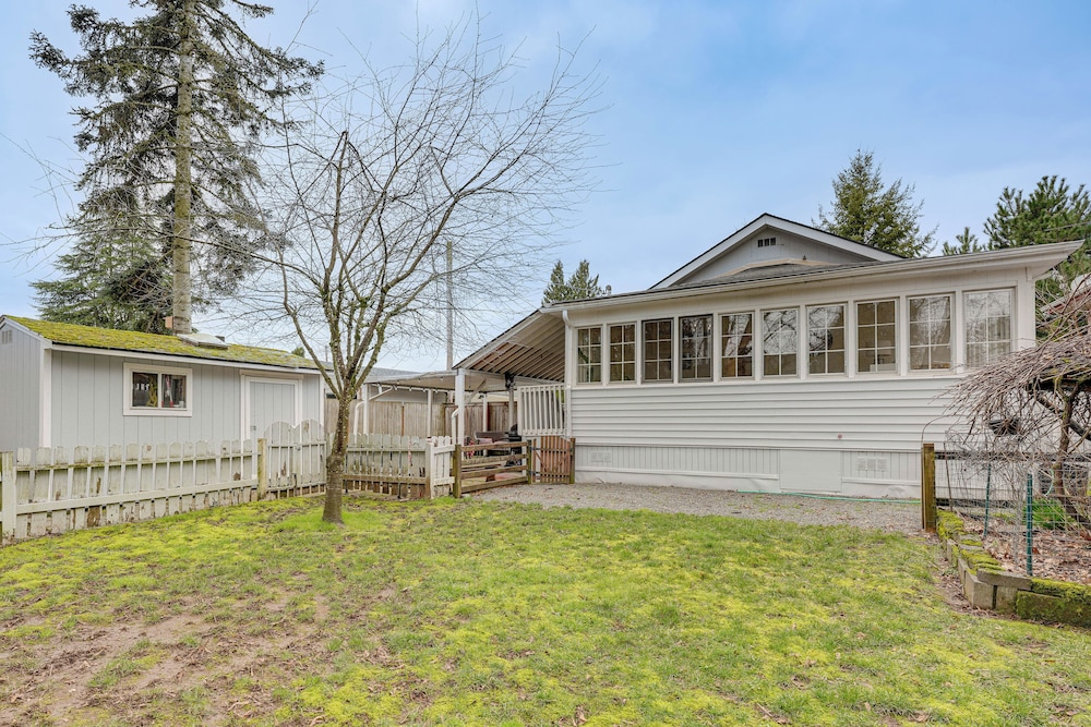 Walk to Dtwn Camas: Pet-friendly Retreat w/ Yard!
