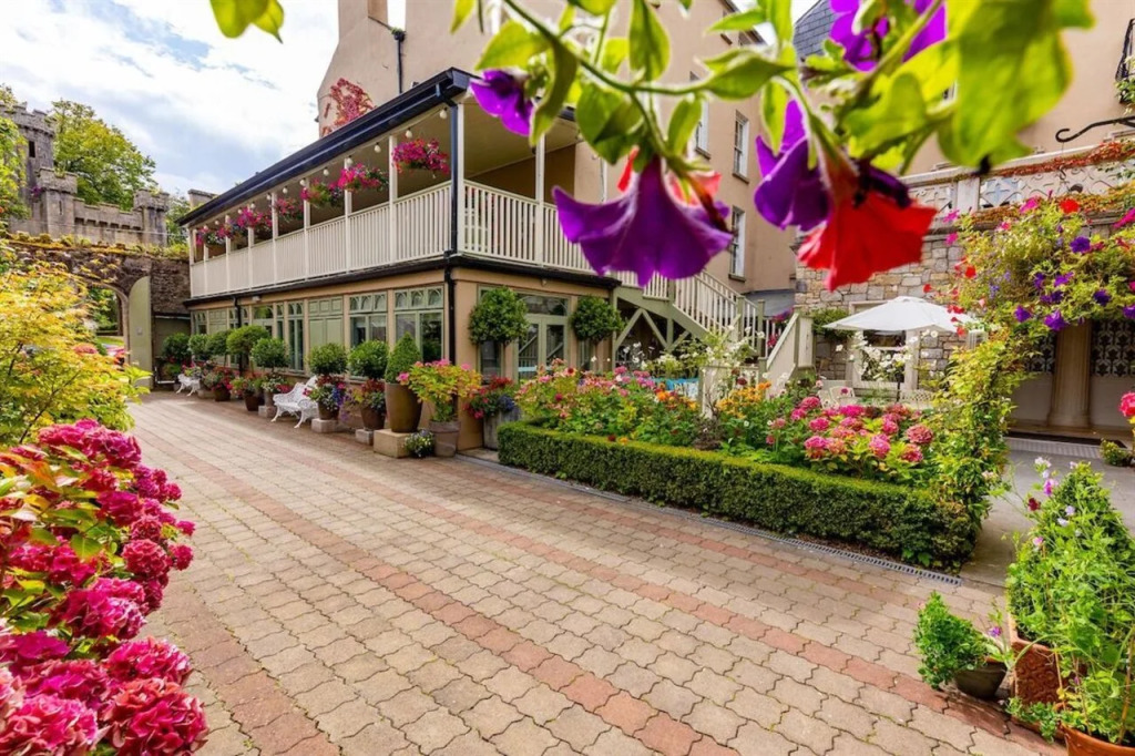 Step House Hotel