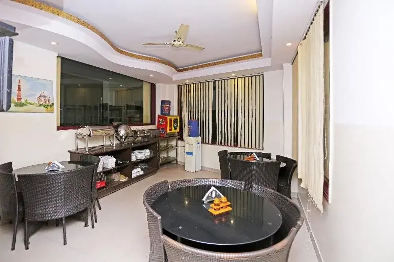 Hotel Luxury Global At Delhi Airport by Global Group