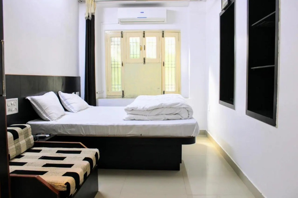 Maruti Group of Hotels - Tulsi Hotel