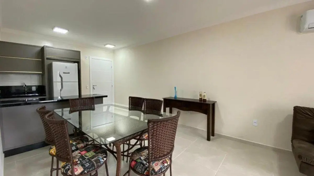 Lindo e Novíssimo Apartamento na Praia de Bombas.