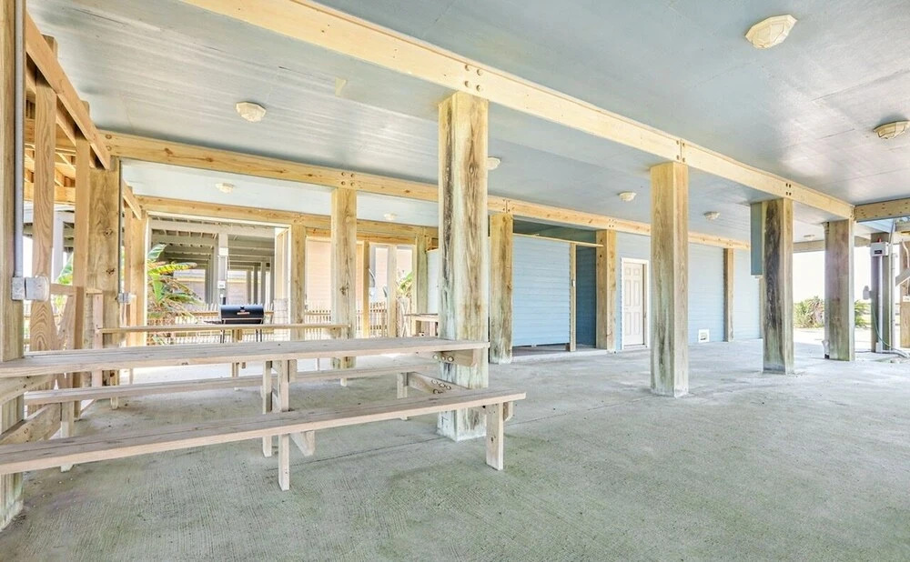 Lazy Days 4 Bedroom Home by Redawning