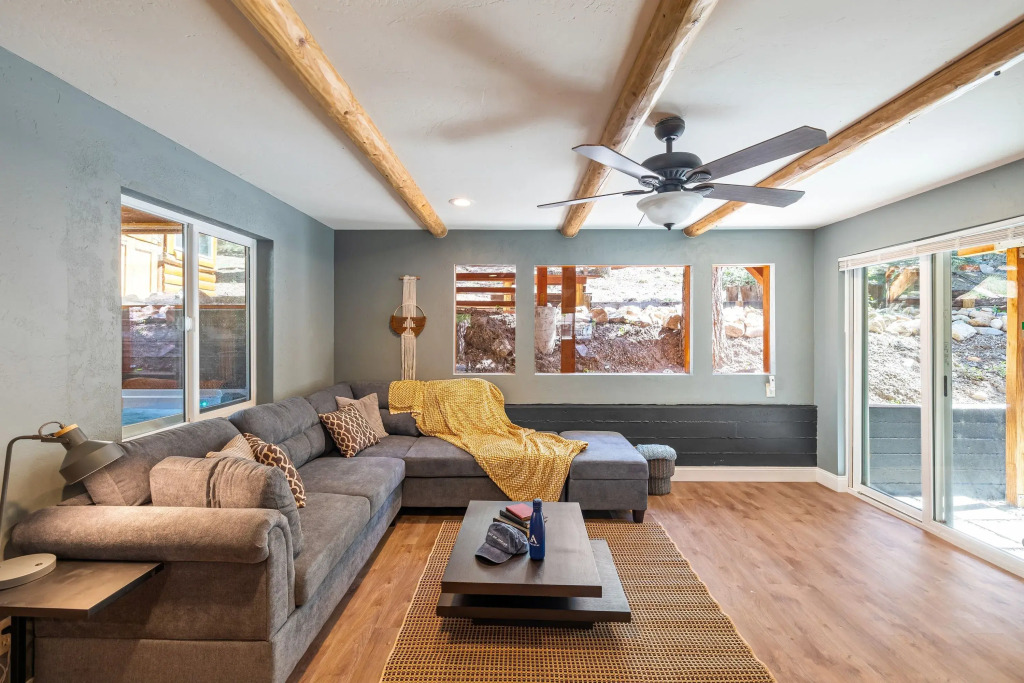 10 Mins to the Lake, Hot Tub & Game Room, Modern Cabin Bearpaw by Avantstay