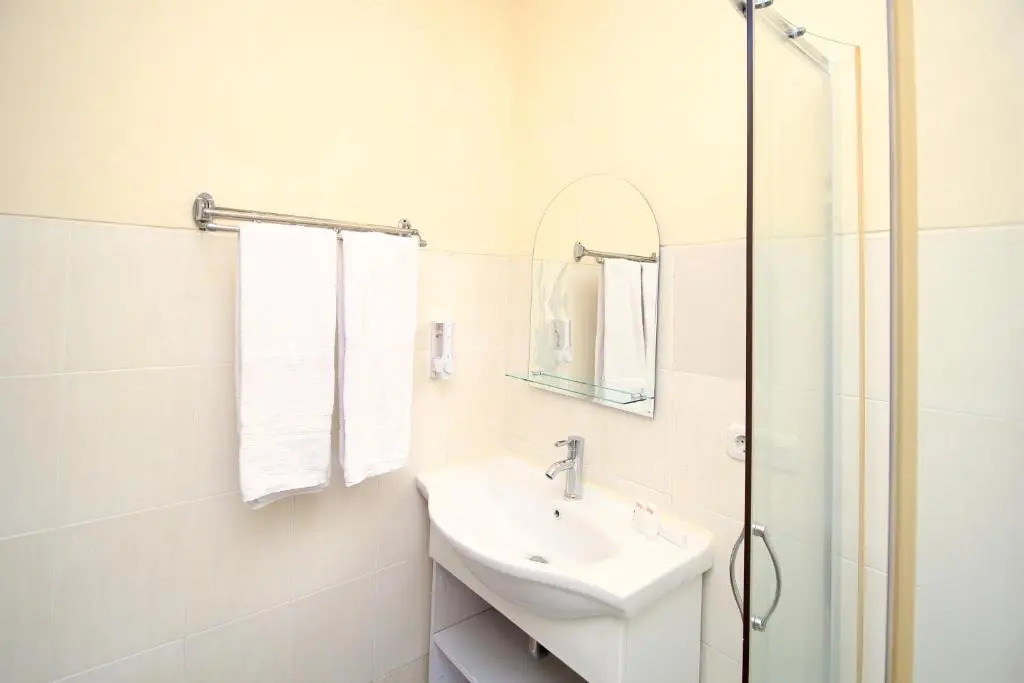 Capital O 175 K-60 Residence