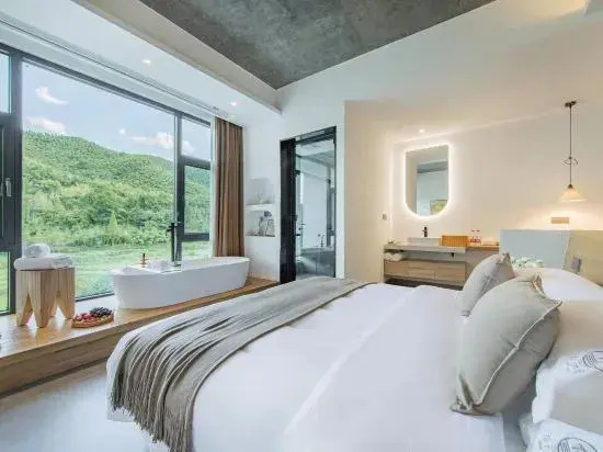 Huangling Chushi Nuanju Guesthouse