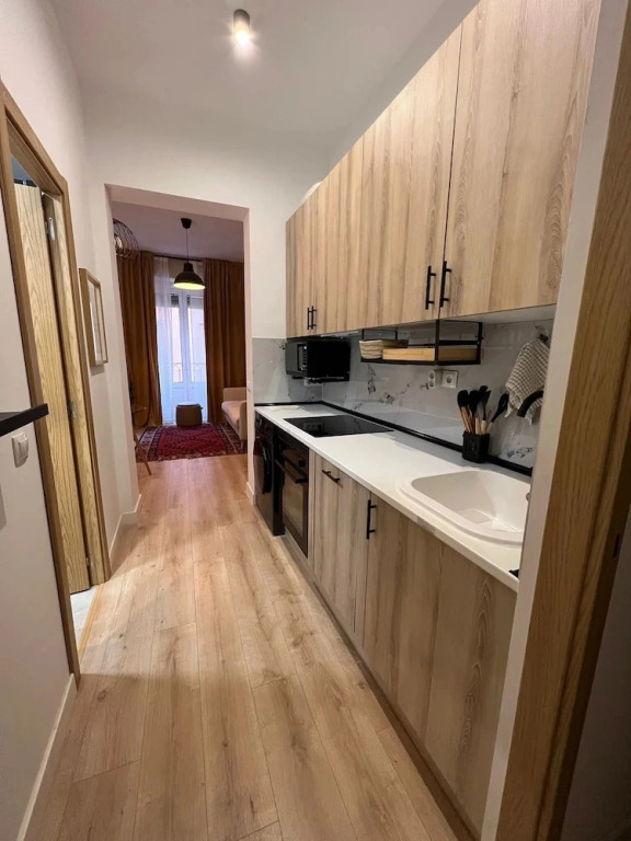w Dreamy 1BR With Great Balconny