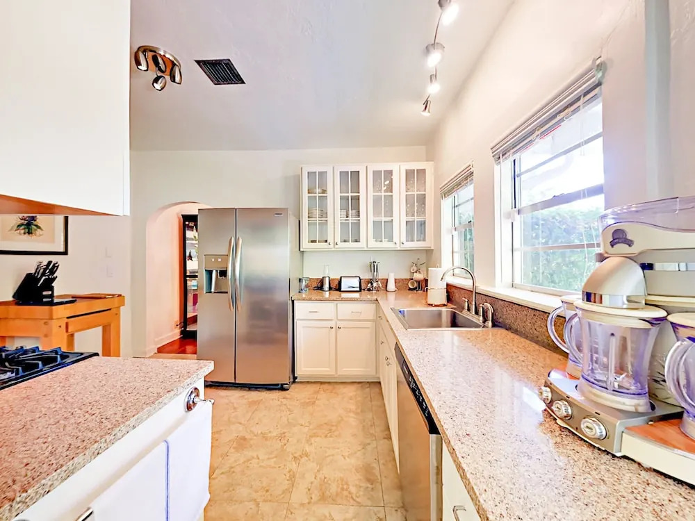 Tropical El Cid Bungalow #main Home - Front 2 Bedrooms 2 Bathrooms Cot