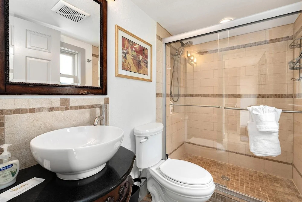 Lola House! Cozy comfort, Prime Old Town Location