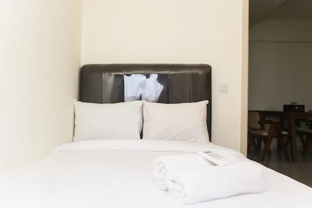 Strategic and Comfort 3BR Meikarta Apartment By Travelio