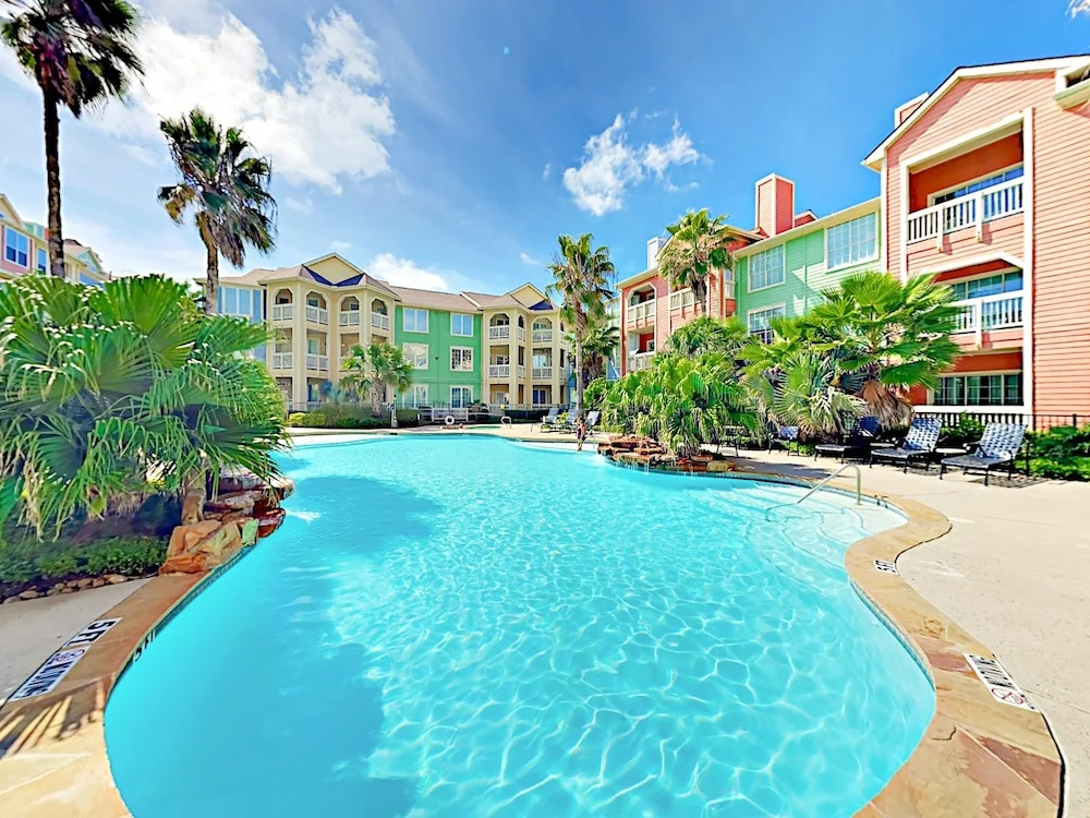 New Listing! Gulf Tropicana - Beach Access & Pools 2 Bedroom Condo