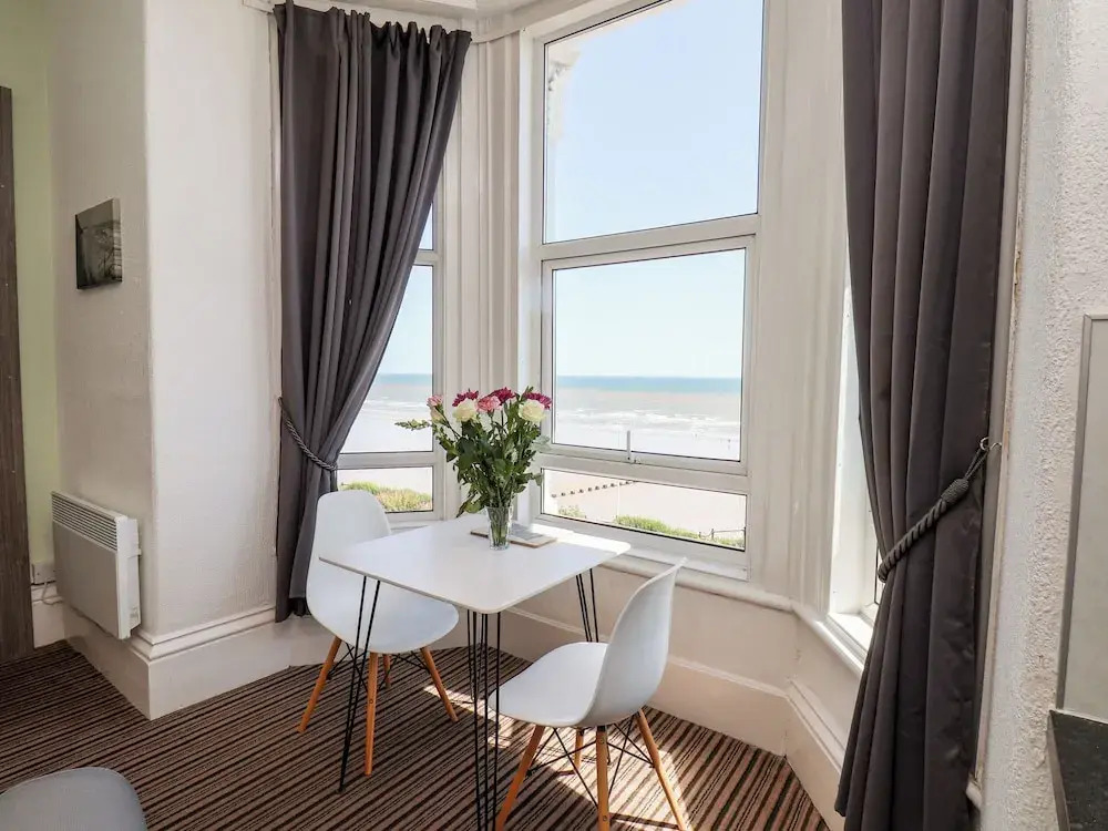 6 Beach View @ Beaconsfield House