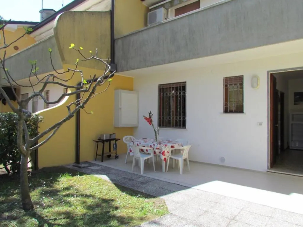 Lovely Flat With Garden and Shared Pool
