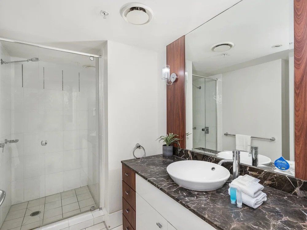 Chevron Renaissance - HR Surfers Paradise