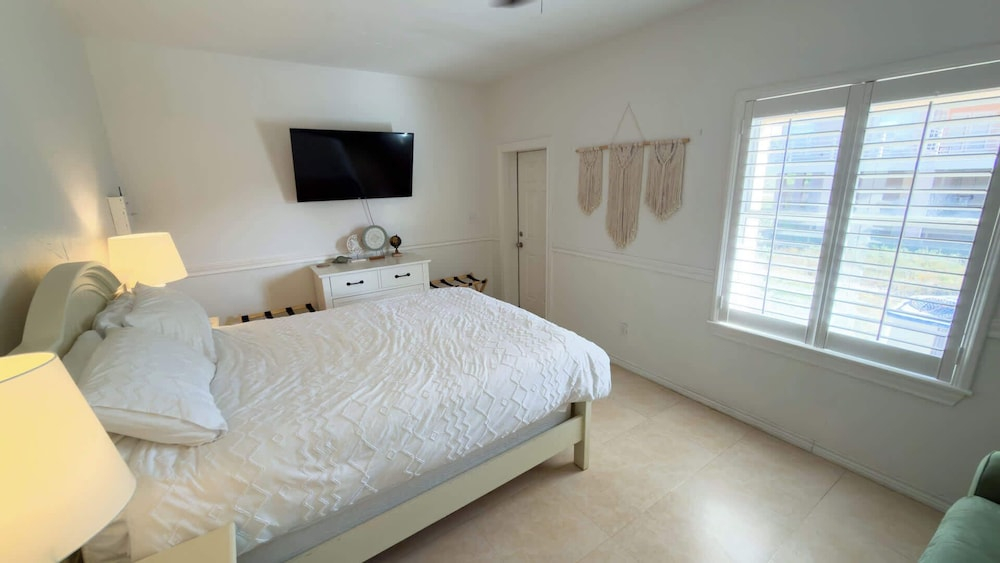 Sunset Bay Views - Private 3 Levels - Rooftop Patio