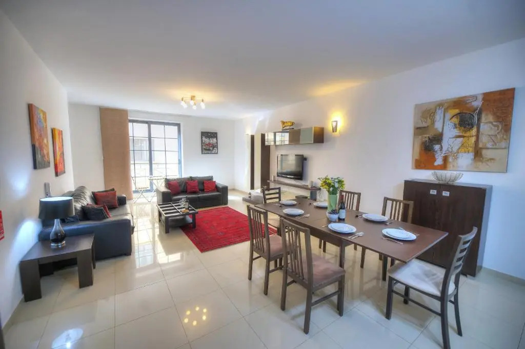 Large 3 bedrooms steps away from Balluta Bay BCAM2-1