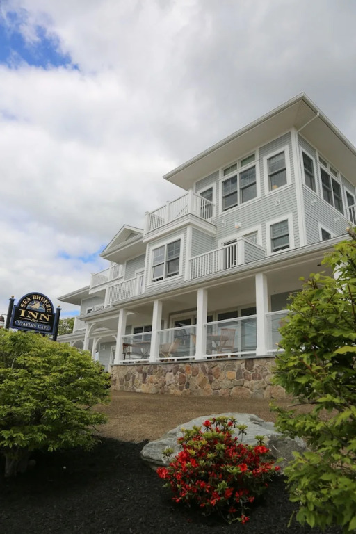 The Sea Breeze Inn