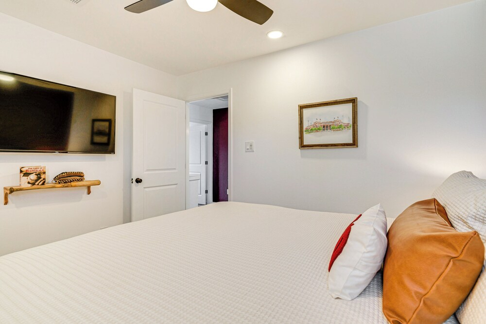 Convenient Bryan Townhome w/ Patio < 3 Mi to A&m!