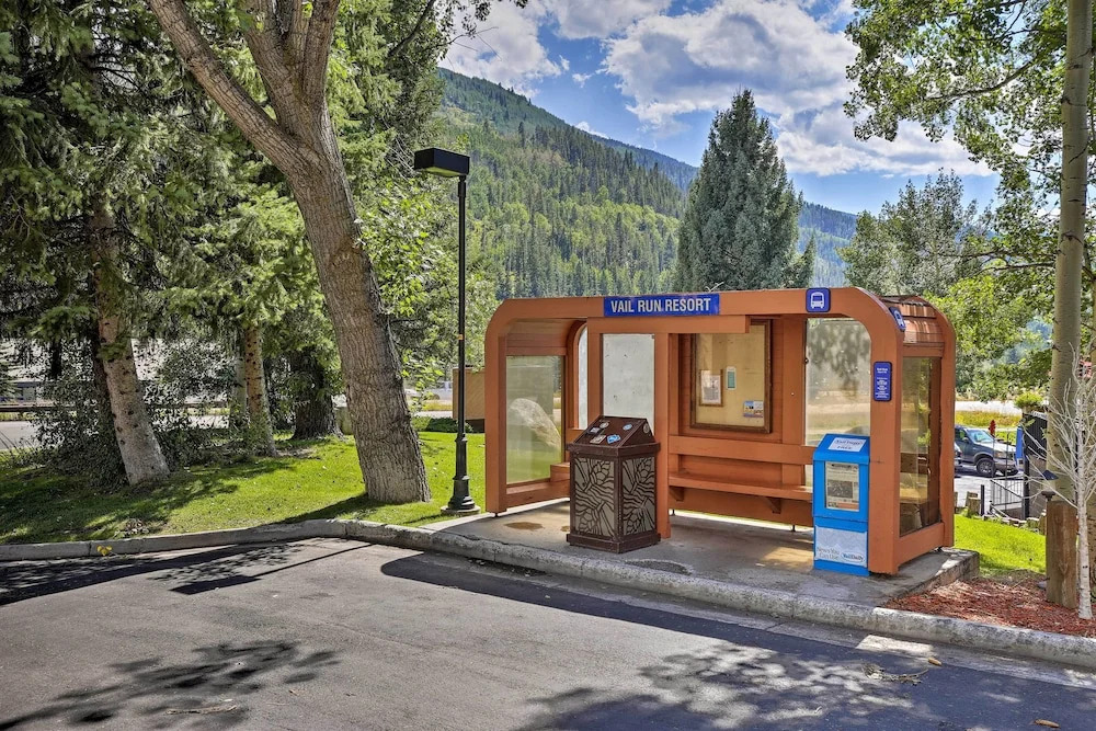 Vail Ski Condo w/ Mtn Views & Shuttle Service!