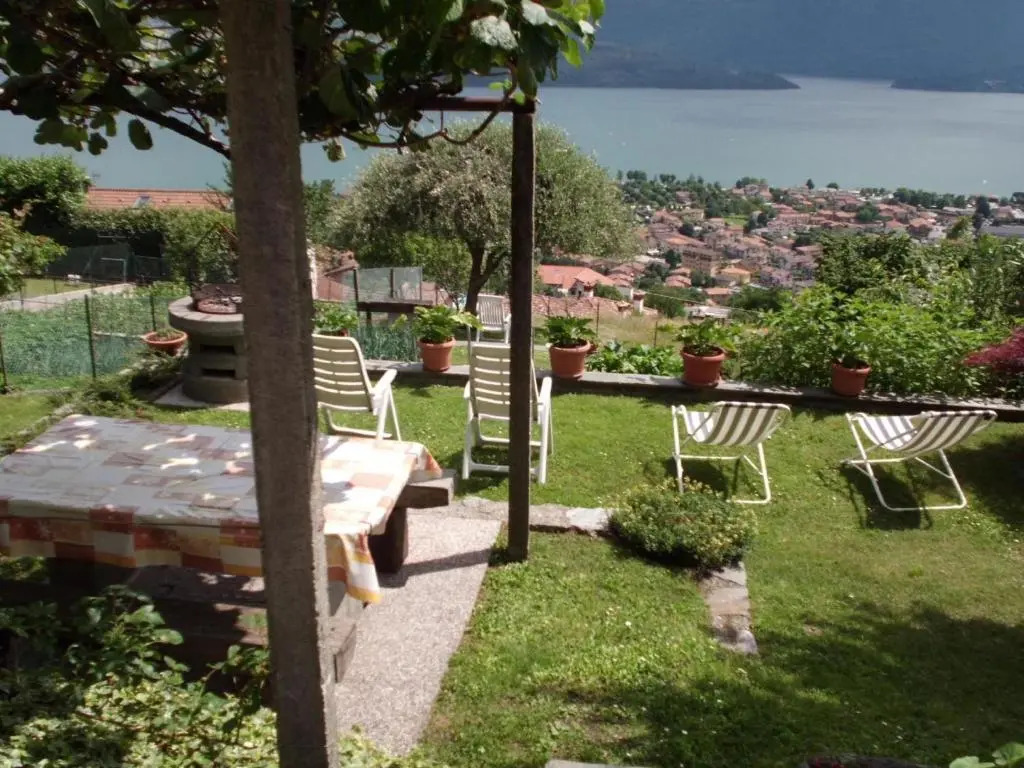 Ferienwohnung für 2 Personen 1 Kind ca 30 m in Vercana, Comer See Nordufer Comer See