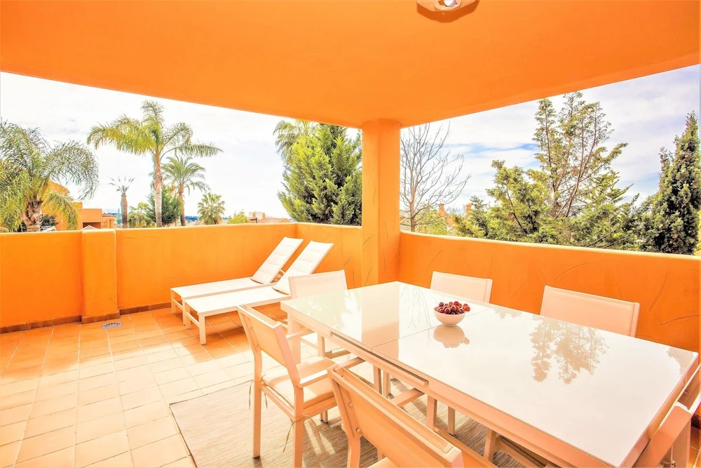 Beautiful and Spacious, 3 bedroom apartment LA23
