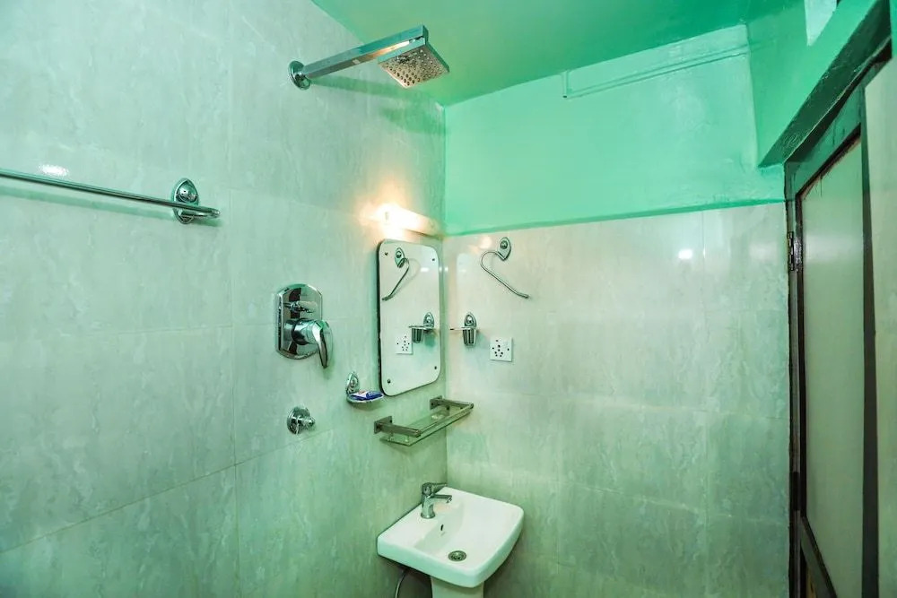 4 Seasons Hostel