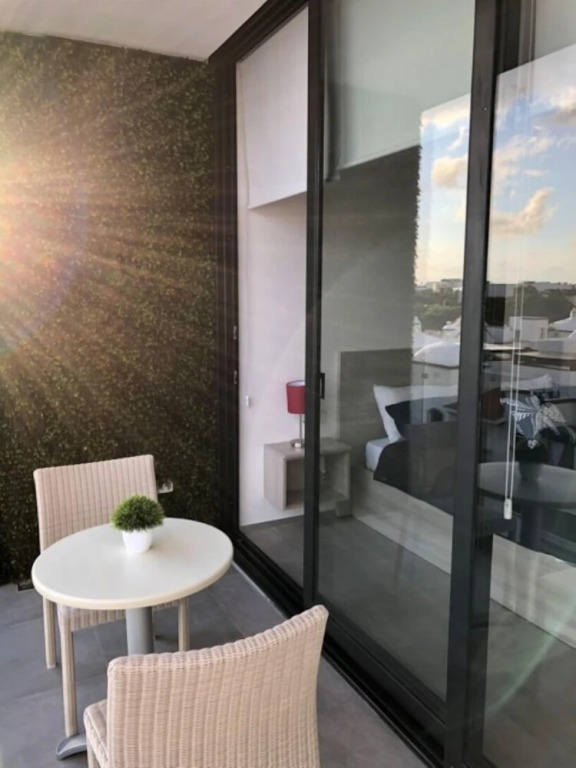 Menesse City Condo 1409
