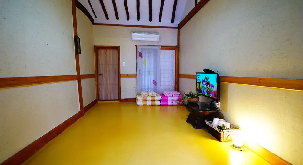 Jeonju Hanok Village Beautiful Garden House