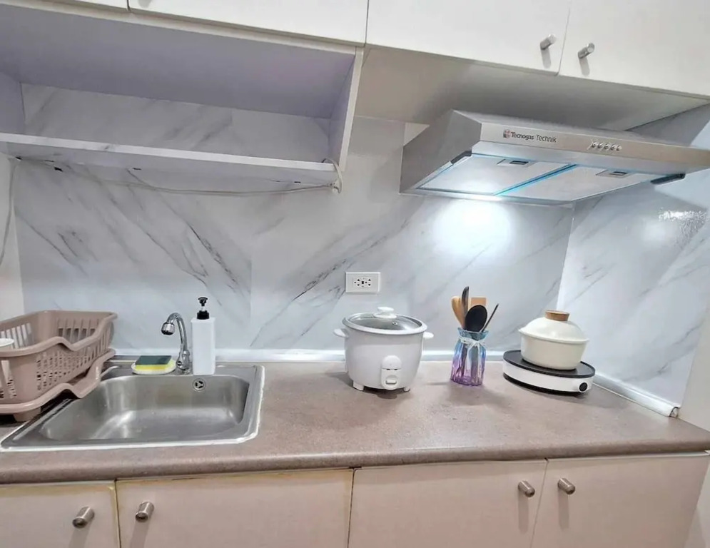 Homey 1BR With Balcony City View in Grace Res