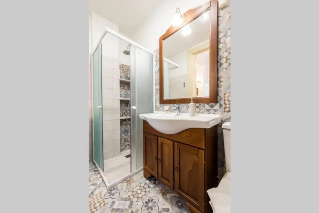 Neoclassical flat with 2 bedrooms in Piraeus