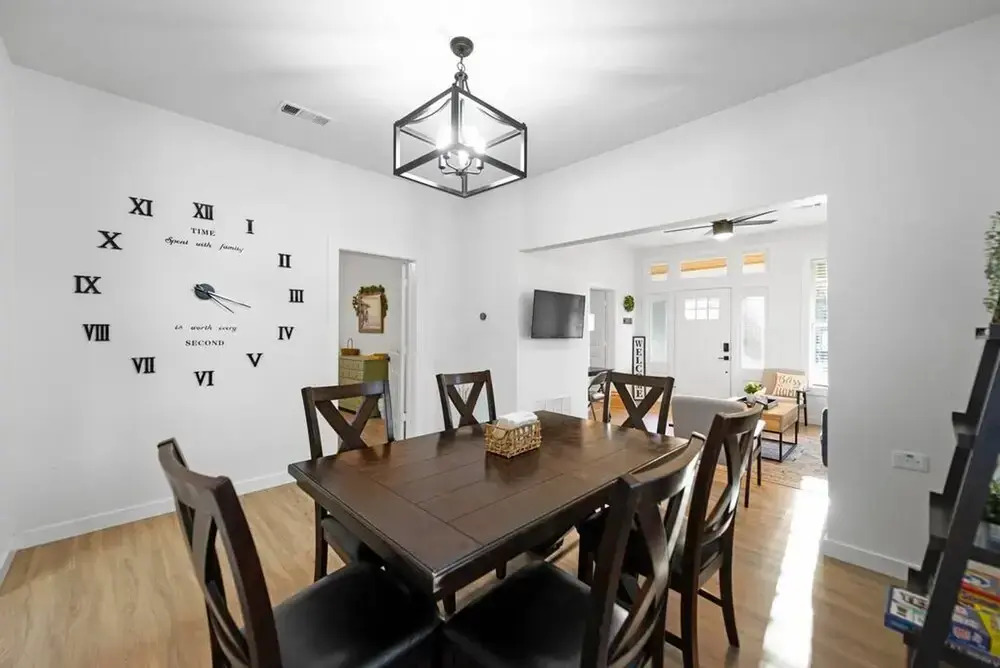 New Charming 2-bedroom Home Minutes to Downtown