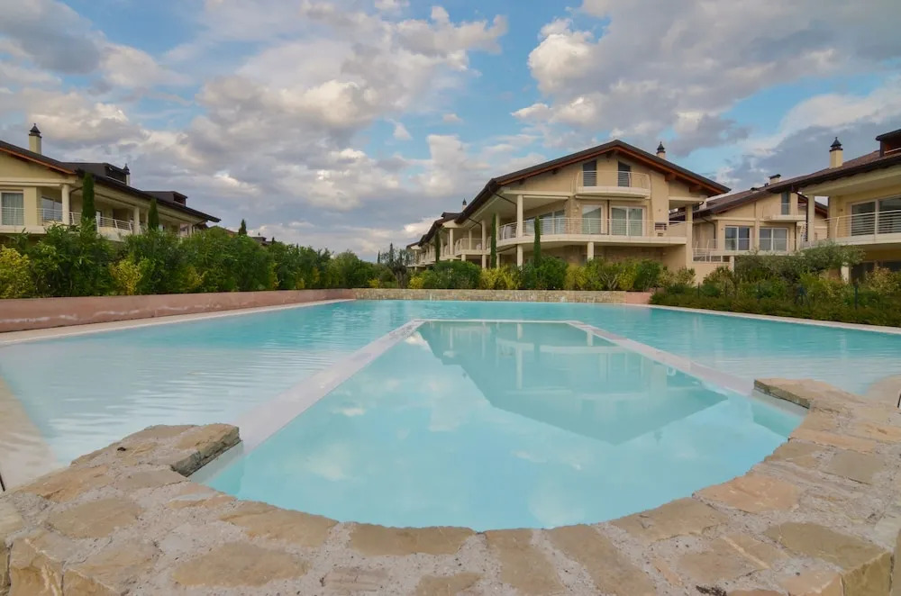 Sirmione Halldis Apartments